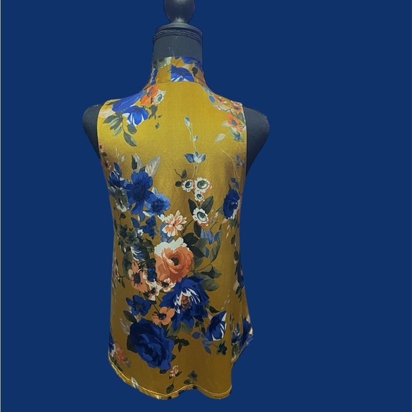 BEACON SLEEVELESS TOP WITH NECK TIE IN SIZE MEDIUM VERY GENTLY WORN - Picture 2 of 3